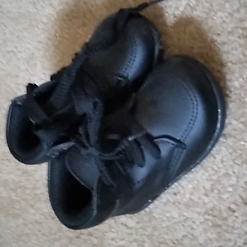 Super Cute baby boy black shoes size 4w